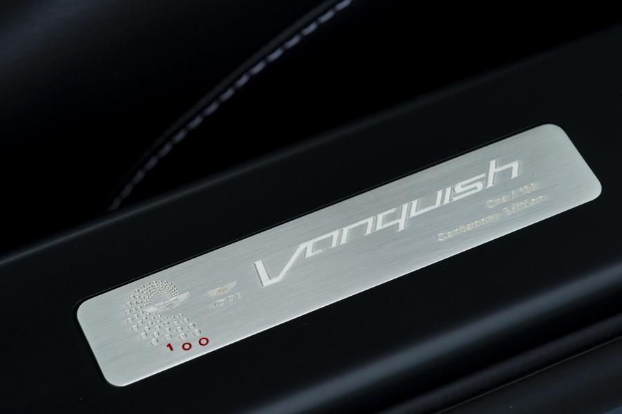 Логотип Aston Martin Vanquish Centenary Edition 2013 года  (WW) (фото 12 из 22)